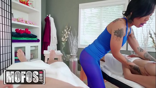 (Brenna Sparks, Honey Gold) Group Rate Massag MOFOS (Brenna Sparks, Honey Gold) Group Rate Massag MOFOS