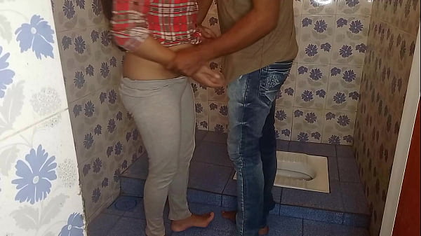 Stepdaughter Caught By Stepdad While She Masturbating In Bathroom Full HD XXX Sex Video In Clear Hindi Voice