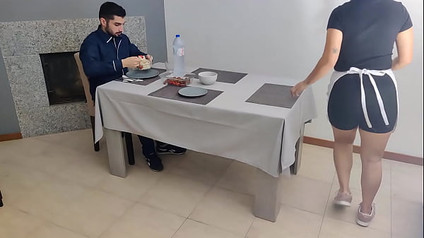 Camare Folla Con El Cliente Debajo De La Mesa Y Se Llena De Esperma En Su Cono Cremoso Camare Folla Con El Cliente Debajo De La Mesa Y Se Llena De Esperma En Su Cono Cremoso